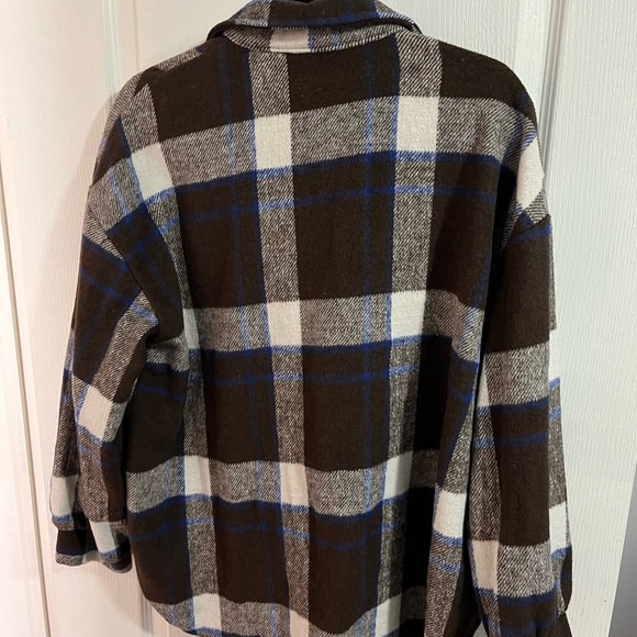 Woman’s brown shacket in size medium never worn - Picture 2 of 2